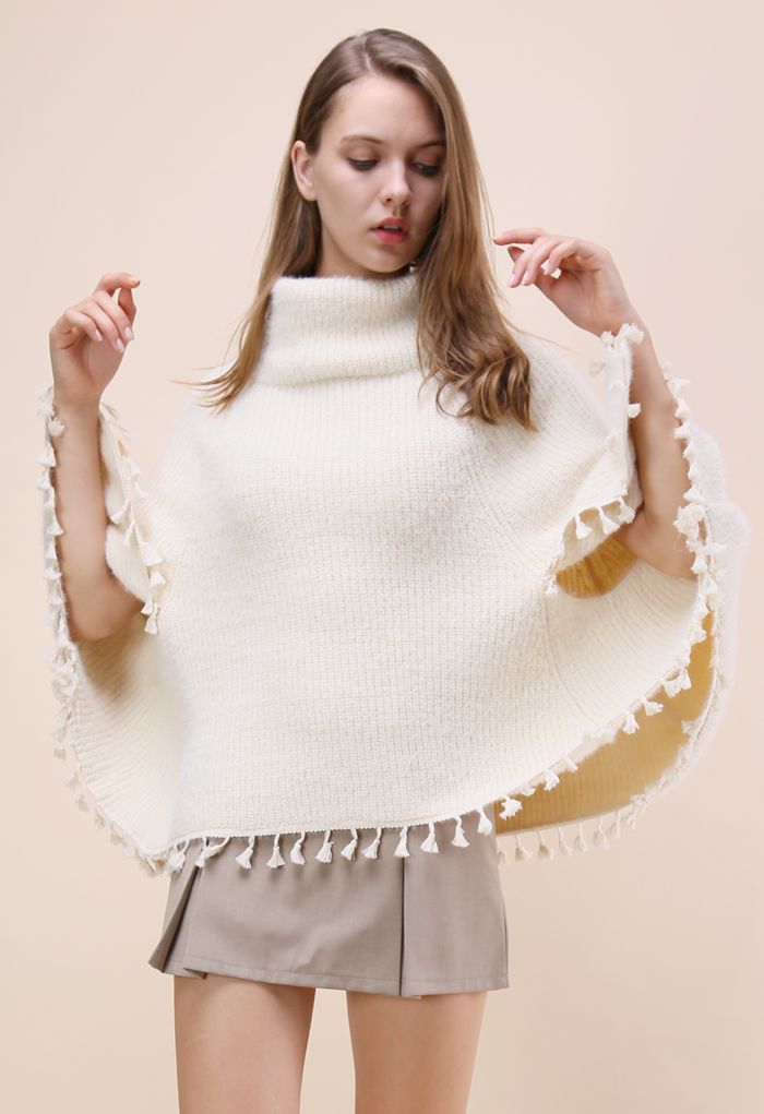 Winter Tale Knitted Cape in Ivory